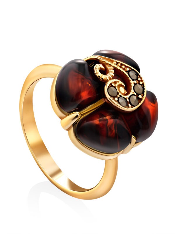 Spectacular ring "Lola" with a cognac-colored amber insert 16.5