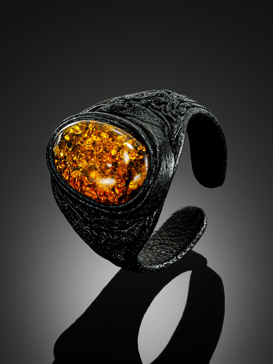 Leather ring with large sparkling amber - Image 3