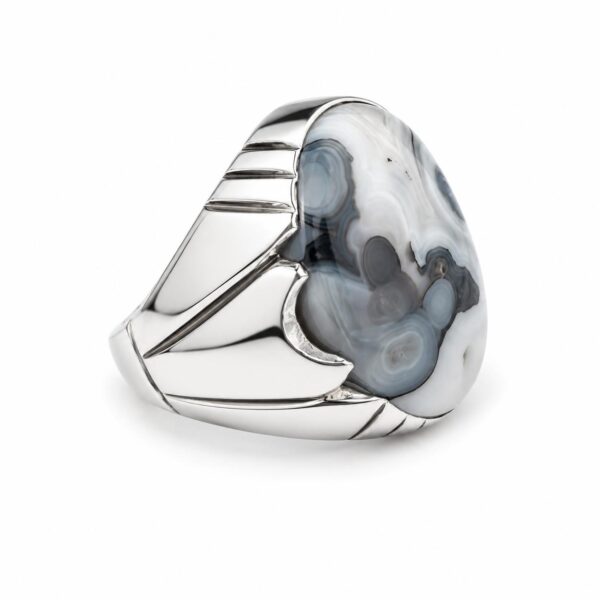 Unique Aqeeq Rings
