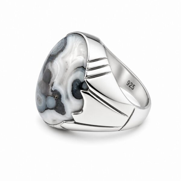 Unique Aqeeq Rings