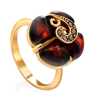 effektnoe_koltso_lola_iz_pozolochennogo_serebra_i_yantarya_konyachnogo_tsveta1.jpg Amber Harmony Ring