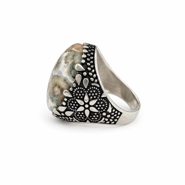 Unique Aqeeq Rings