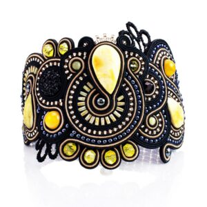 roskoshnyy_pletyenyy_braslet_so_vstavkami_iz_naturalnogo_medovogo_yantarya_indiya_v_chyernom_tsvete1.jpg Black Honey Amber Braided Bracelet